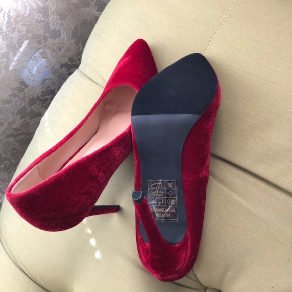 Velvet Heels in Wine-Red - Picture 3 of 8